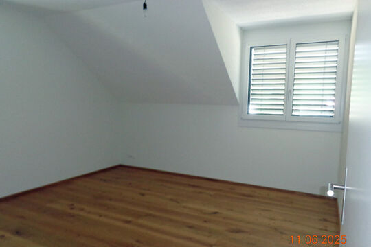 Rosenweg 2 DG Whg 4-5 Zimmer Schlafzimmer 2025-001.jpg